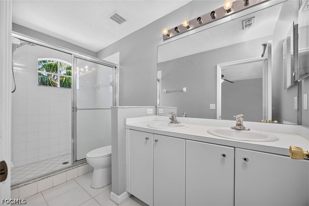 Image 34 of property listing at 1338 Weeping Willow CT, Cape Coral, FL 33909
