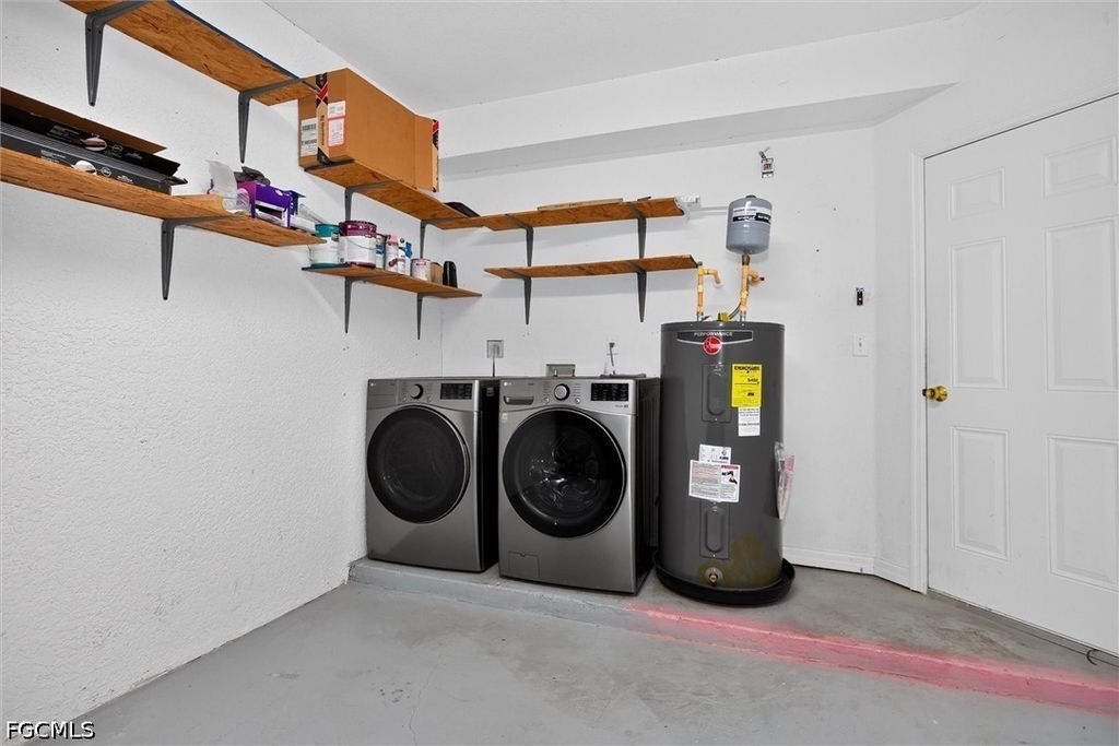 Image 38 of property listing at 1338 Weeping Willow CT, Cape Coral, FL 33909