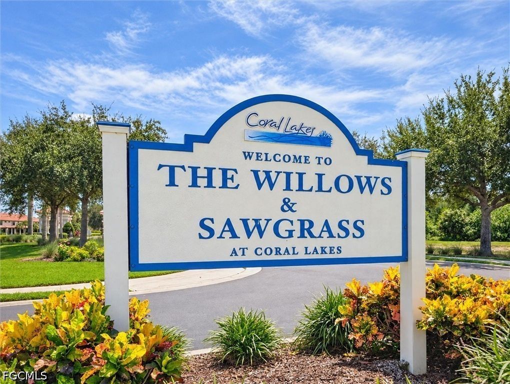 Image 43 of property listing at 1338 Weeping Willow CT, Cape Coral, FL 33909