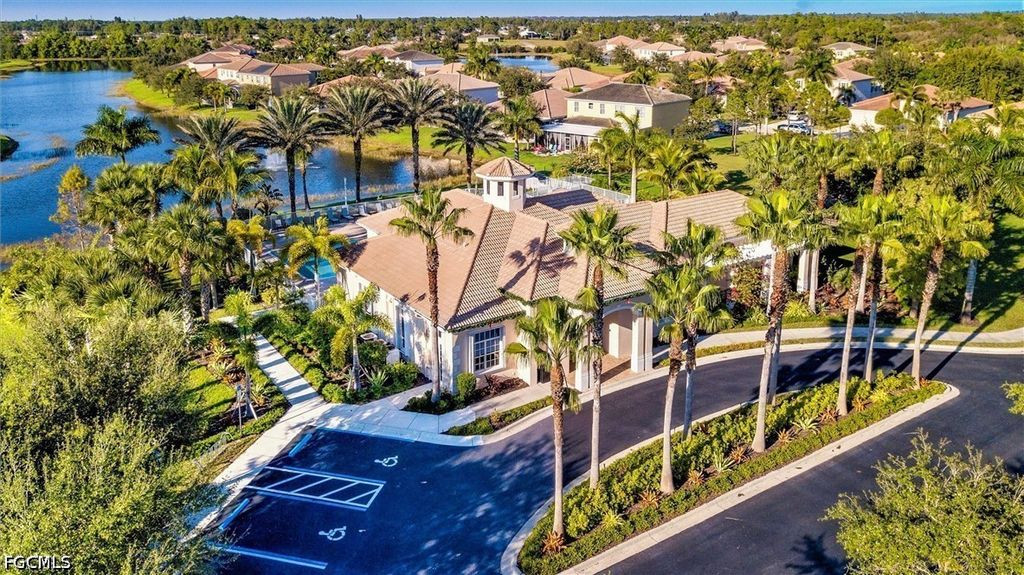 Image 48 of property listing at 1338 Weeping Willow CT, Cape Coral, FL 33909