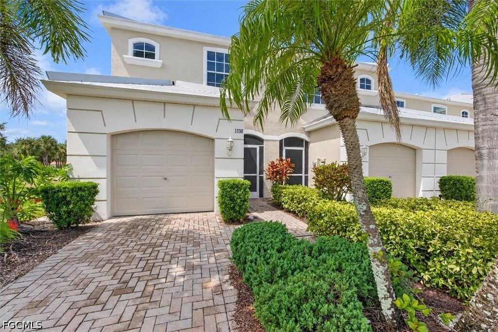 Image 7 of property listing at 1338 Weeping Willow CT, Cape Coral, FL 33909