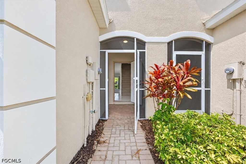 Image 9 of property listing at 1338 Weeping Willow CT, Cape Coral, FL 33909