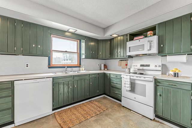 913 Fern Street, Traverse City, MI 49686