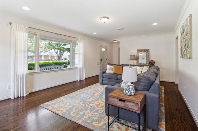 3215 Castlewood Street, Houston, TX 77025