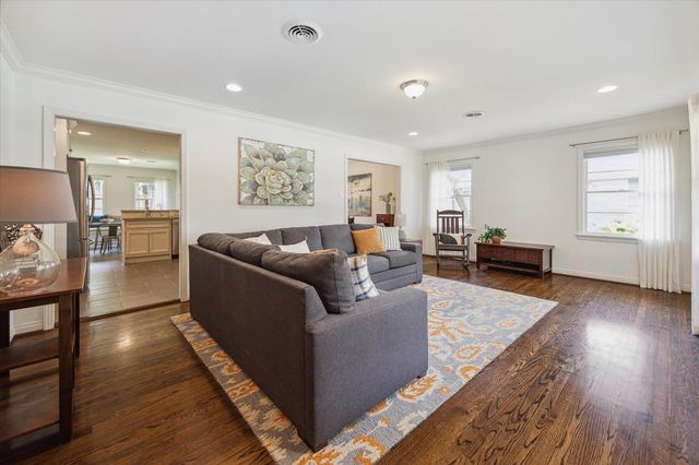 3215 Castlewood Street, Houston, TX 77025