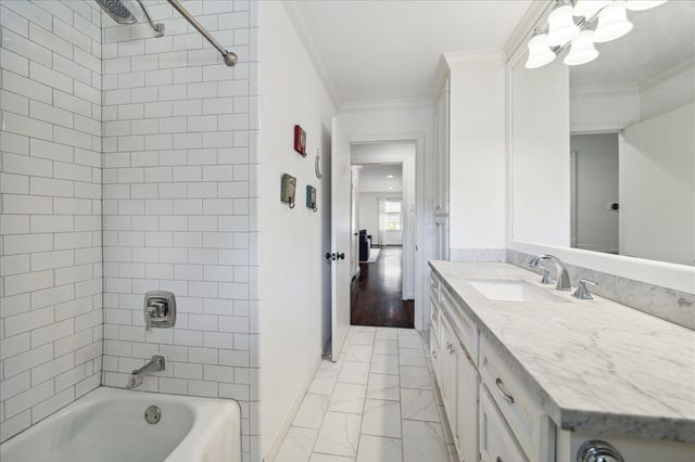 3215 Castlewood Street, Houston, TX 77025