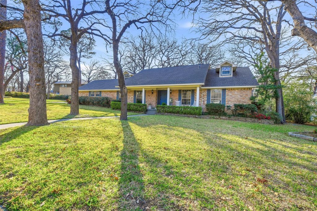 118 Ridgecrest Circle, Denton, TX 76205