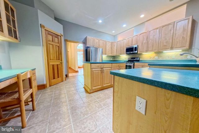 11 HOLLY KNOLL DR, Cape May Court House, NJ 08210