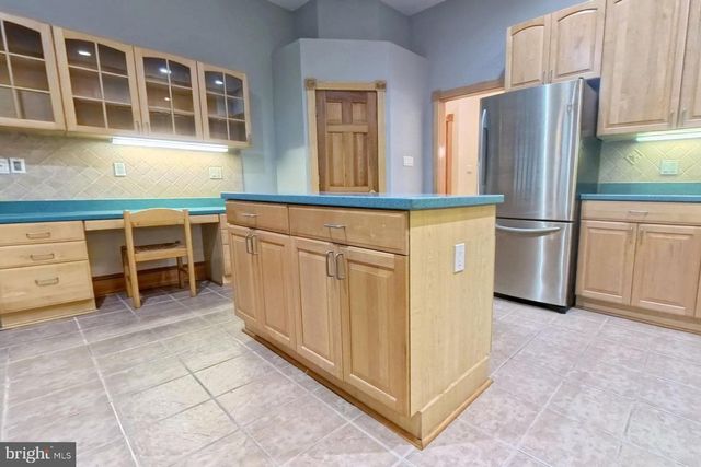 11 HOLLY KNOLL DR, Cape May Court House, NJ 08210