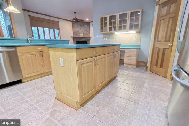 11 HOLLY KNOLL DR, Cape May Court House, NJ 08210