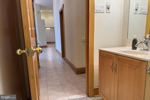 11 HOLLY KNOLL DR, Cape May Court House, NJ 08210