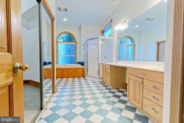 11 HOLLY KNOLL DR, Cape May Court House, NJ 08210