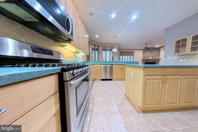 11 HOLLY KNOLL DR, Cape May Court House, NJ 08210