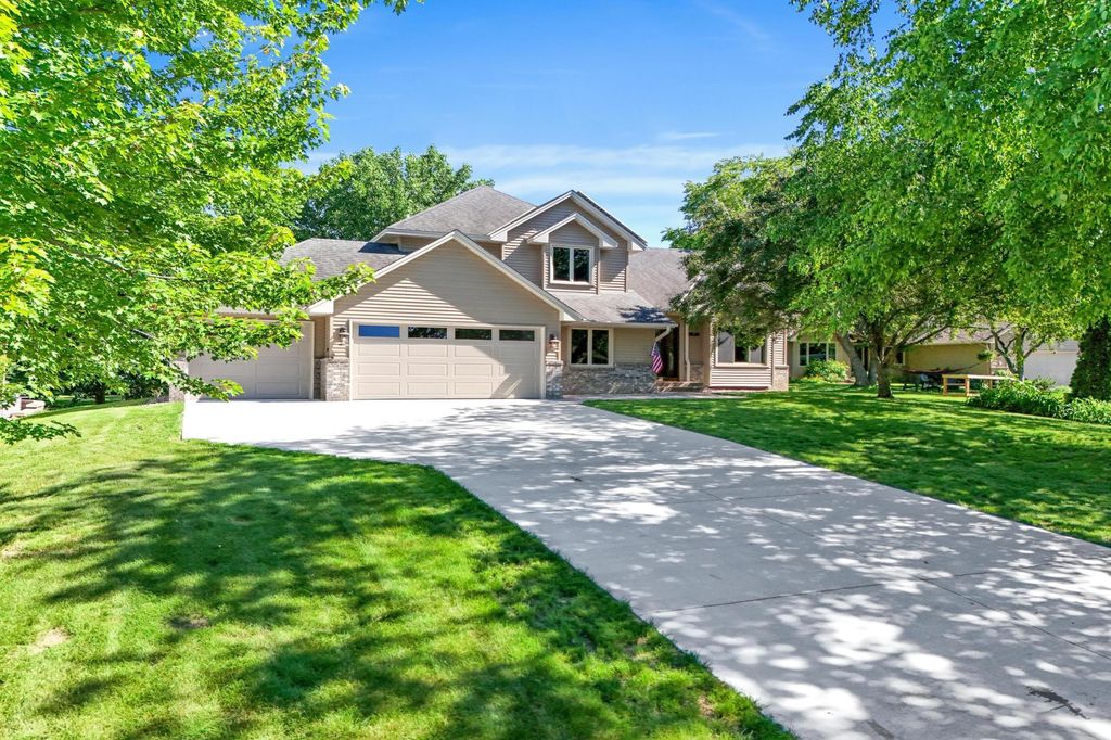 12401 94th Avenue N, Maple Grove, MN 55369