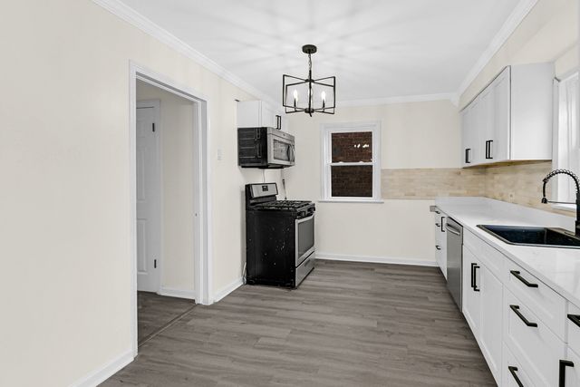 10048 S Rhodes Avenue, Chicago, IL 60628