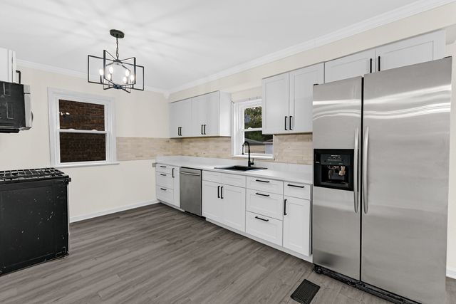 10048 S Rhodes Avenue, Chicago, IL 60628