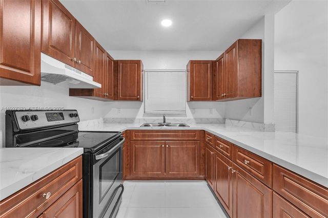 1541 NW 1st Ct, Miami, FL 33136