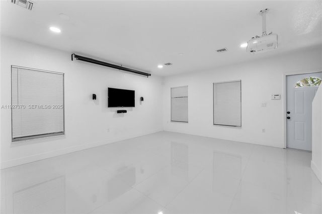 1541 NW 1st Ct, Miami, FL 33136