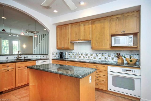 580 Sea Oats DR, Sanibel, FL 33957