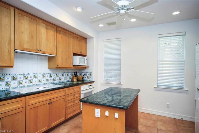 580 Sea Oats DR, Sanibel, FL 33957