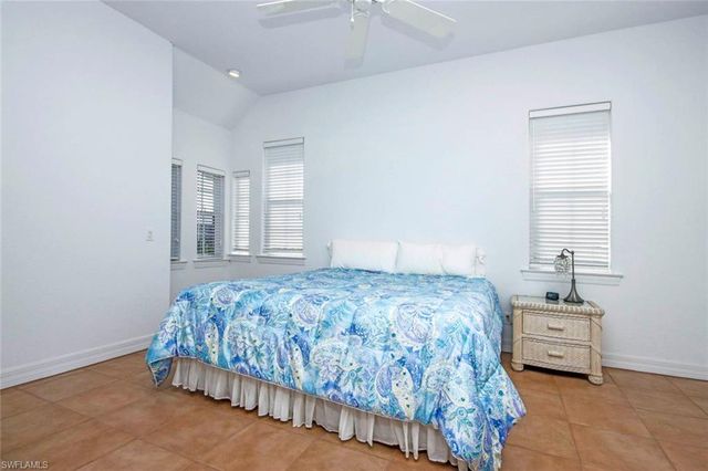 580 Sea Oats DR, Sanibel, FL 33957