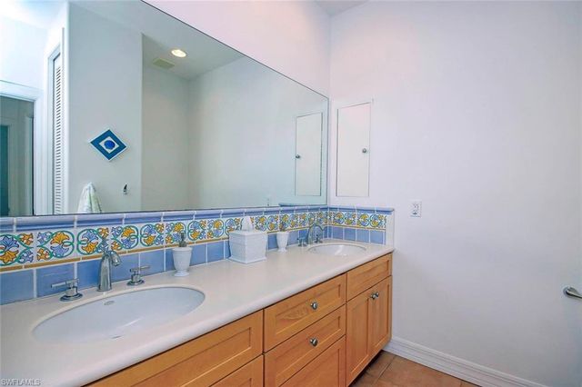 580 Sea Oats DR, Sanibel, FL 33957