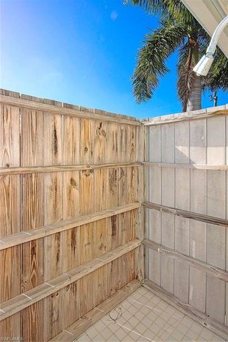 580 Sea Oats DR, Sanibel, FL 33957