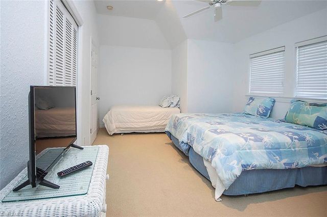 580 Sea Oats DR, Sanibel, FL 33957