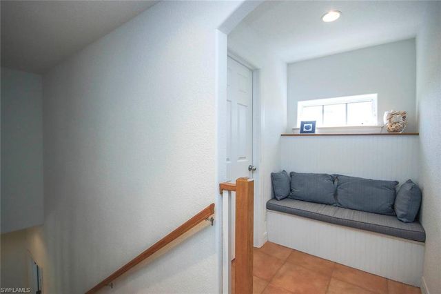 580 Sea Oats DR, Sanibel, FL 33957