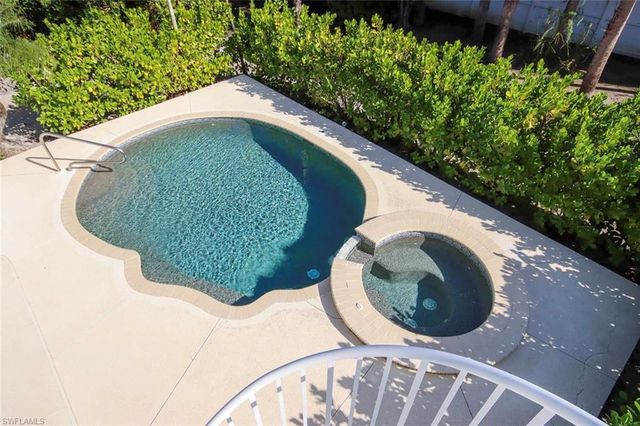 580 Sea Oats DR, Sanibel, FL 33957