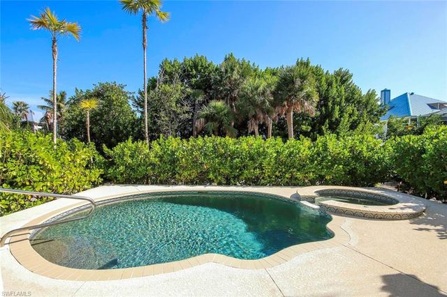580 Sea Oats DR, Sanibel, FL 33957