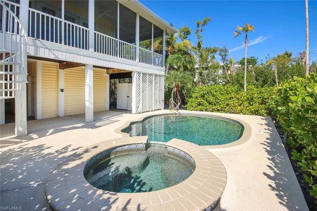 580 Sea Oats DR, Sanibel, FL 33957