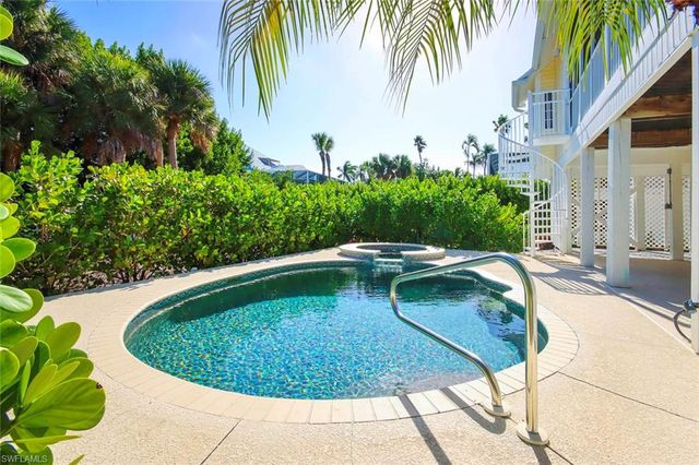 580 Sea Oats DR, Sanibel, FL 33957