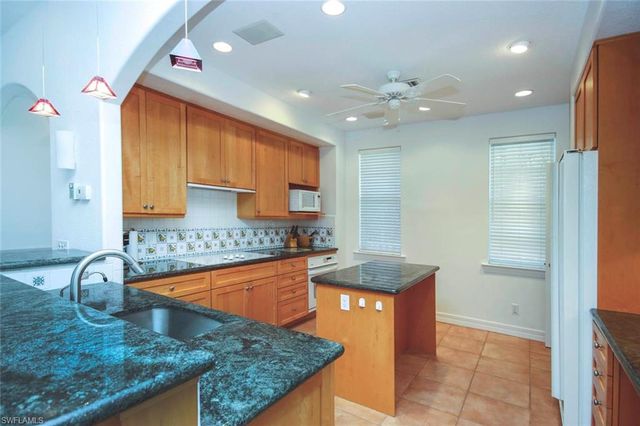 580 Sea Oats DR, Sanibel, FL 33957