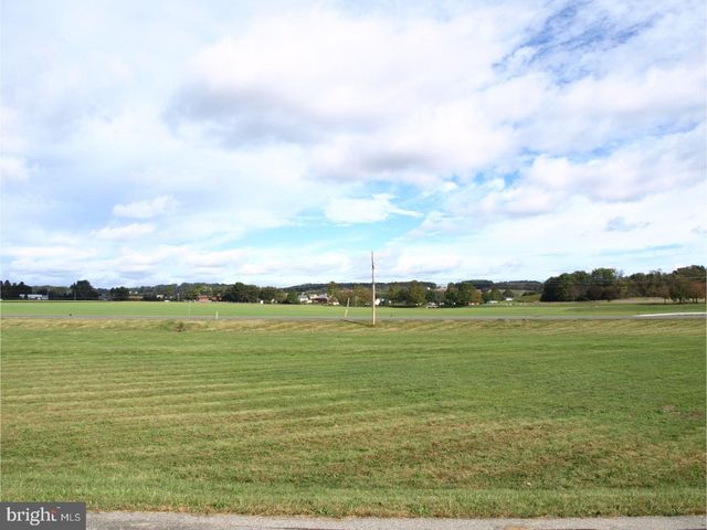 10104 FERNWOOD LN, Breinigsville, PA 18031