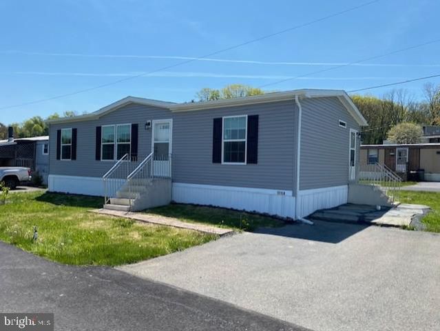 10104 FERNWOOD LN, Breinigsville, PA 18031