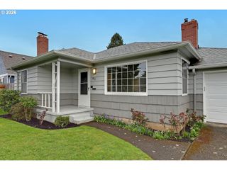 8915 Se MARKET St, Portland, OR 97216