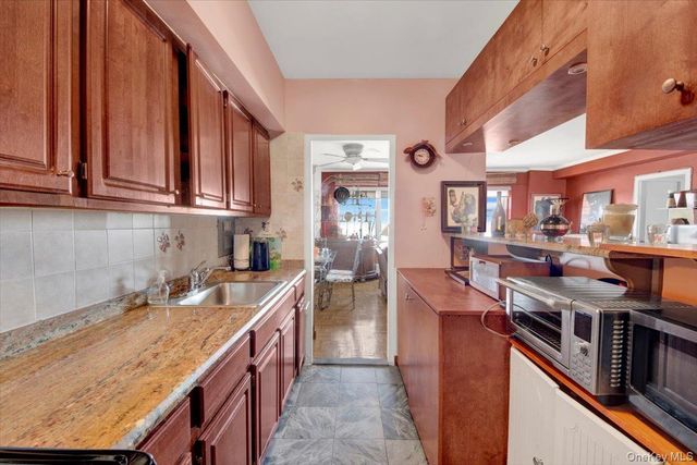 4 Fordham Hill Oval 16C, Bronx, NY 10468