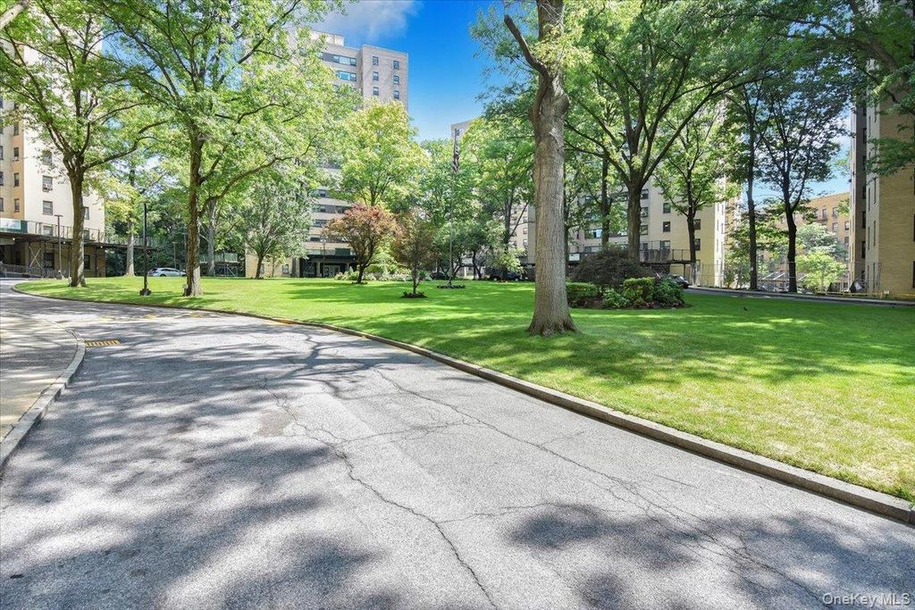 4 Fordham Hill Oval 16C, Bronx, NY 10468 — exterior