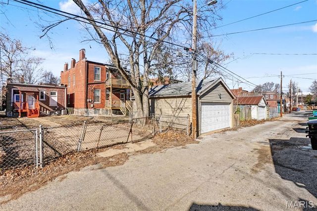 2922 Virginia Avenue, St Louis, MO 63118