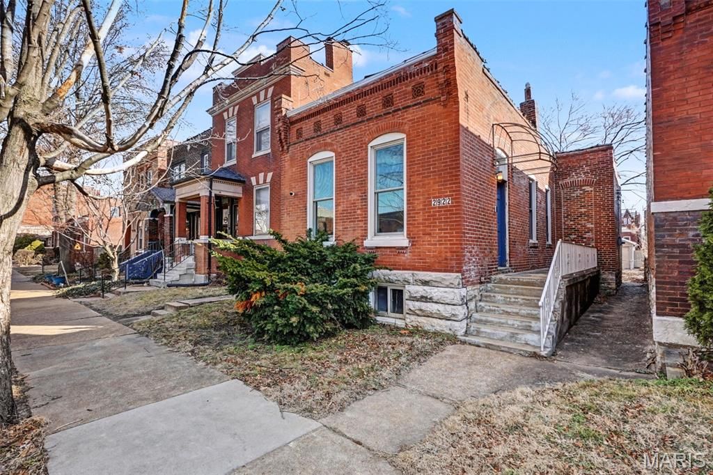 2922 Virginia Avenue, St Louis, MO 63118