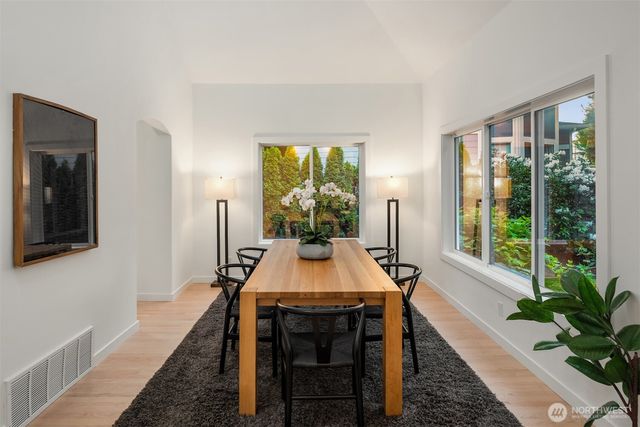 9732 Slater Avenue NE, Kirkland, WA 98033