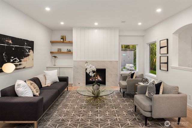 9732 Slater Avenue NE, Kirkland, WA 98033