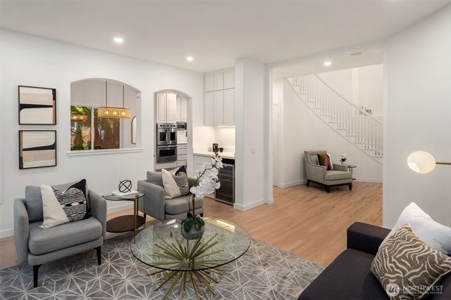 9732 Slater Avenue NE, Kirkland, WA 98033
