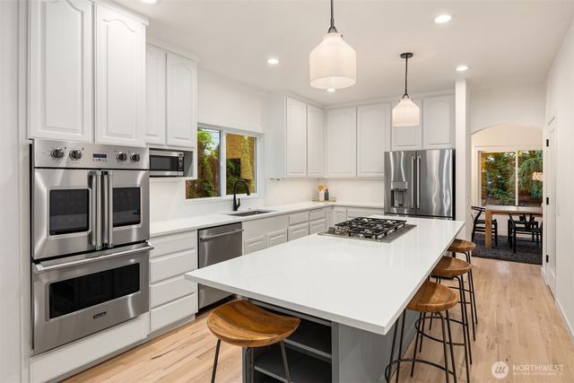 9732 Slater Avenue NE, Kirkland, WA 98033