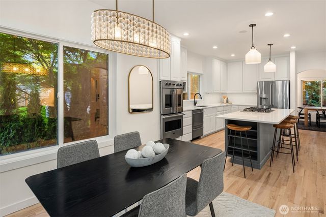 9732 Slater Avenue NE, Kirkland, WA 98033