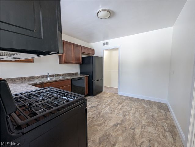 597 Hemlock Drive, Euclid, OH 44132