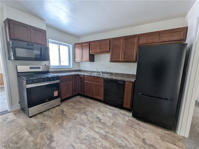 597 Hemlock Drive, Euclid, OH 44132