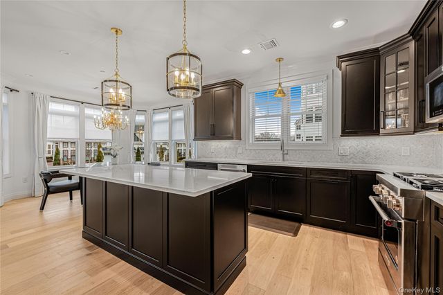 21105 Aspenwood Drive, Plainview, NY 11803