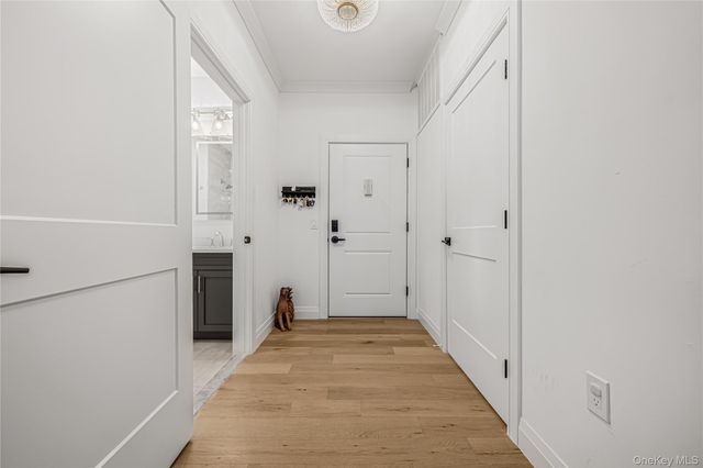 21105 Aspenwood Drive, Plainview, NY 11803